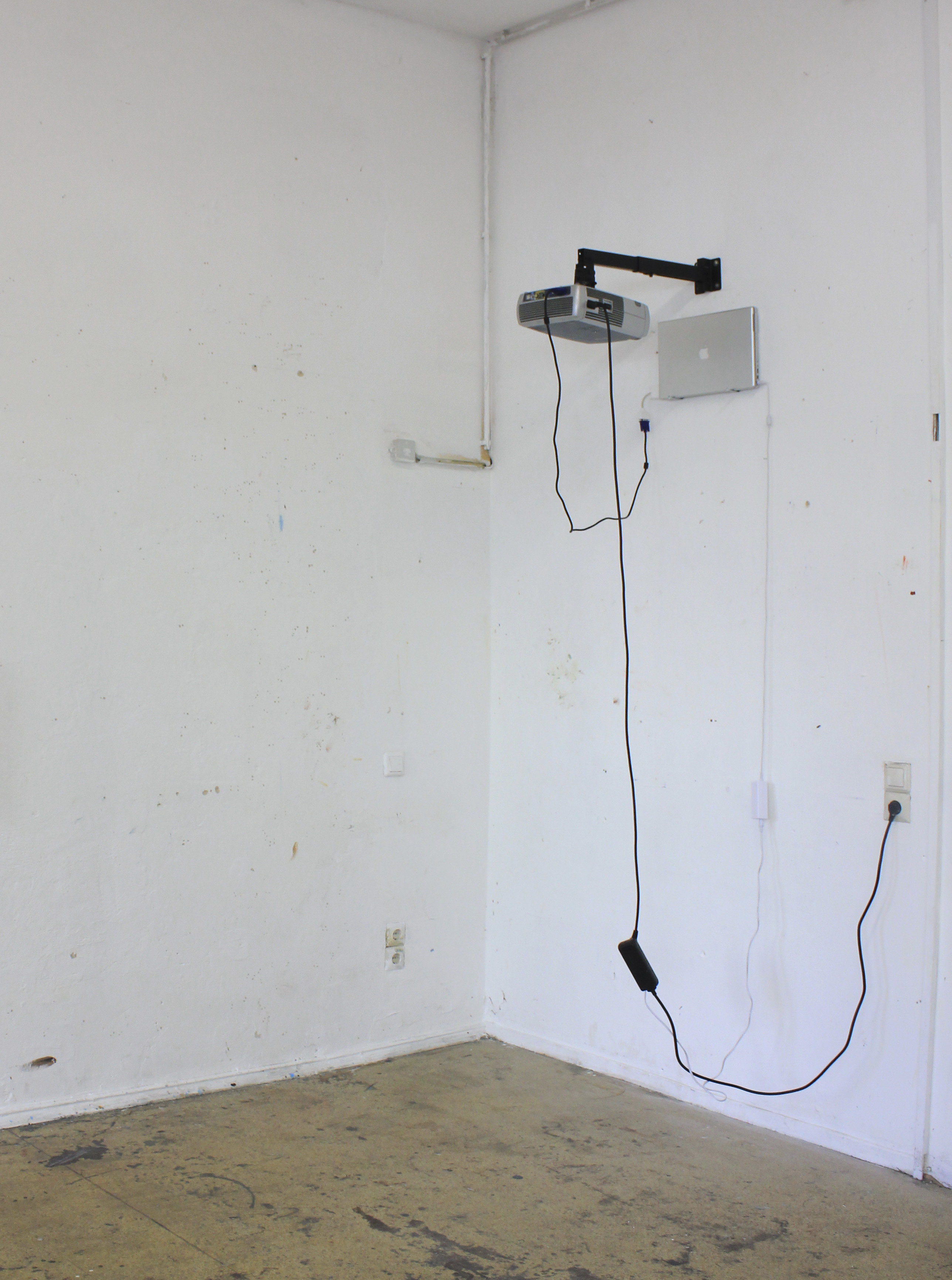 Efficient piece with the video Huida salvaje